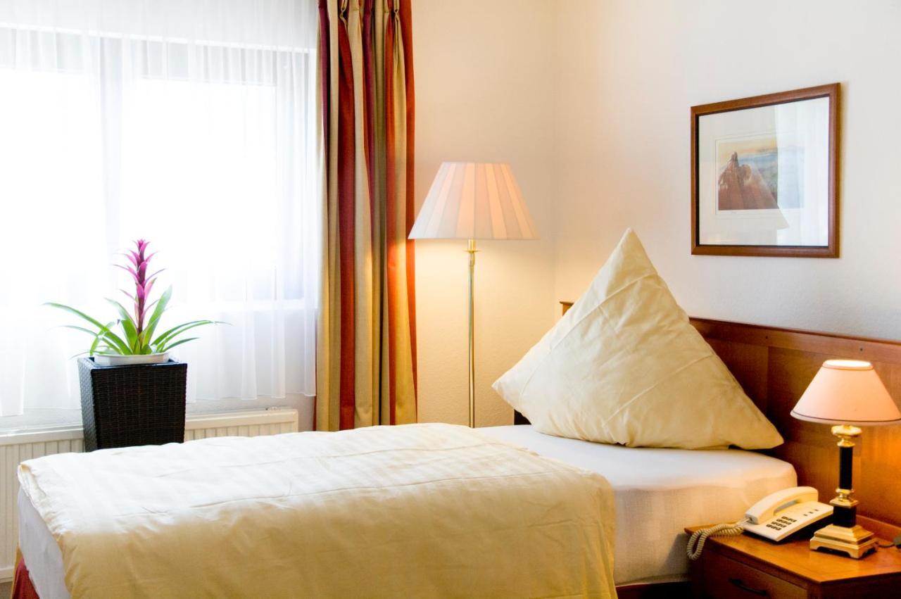 Hotel Koelner Hof Refrath برجيش جلادباخ المظهر الخارجي الصورة